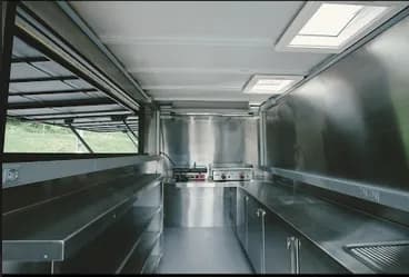 Preparación de gastrotalos en el foodtruck